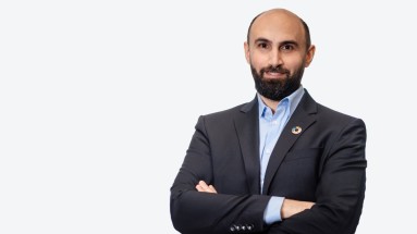 Portrait of Dr. Alexander Gelsin, Managing Partner of bee smart city