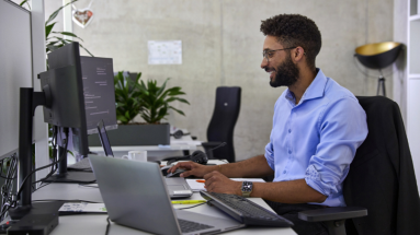 A digital specialist at work on the computer 