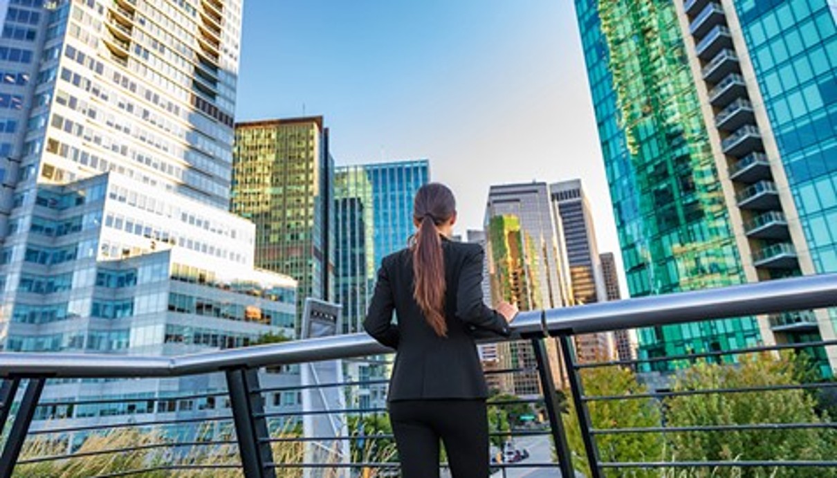 Energie- und Mobilitätswende, Klimaneutralität und das Thema Energiesparen erfordern die Digitalisierung aller Lebensbereiche in Städten und Gemeinden. Energie- und Mobilitätswende, Klimaneutralität und das Thema Energiesparen erfordern die Digitalisierung aller Lebensbereiche in Städten und Gemeinden.