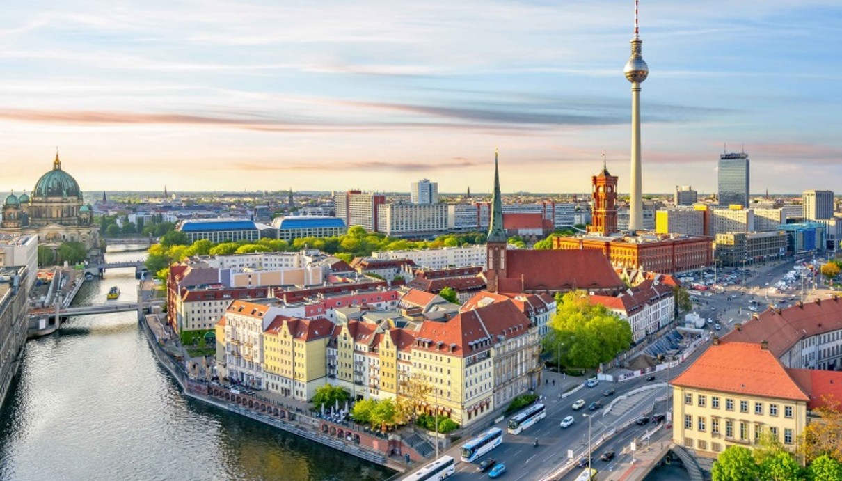 Impulse und Lösungen aus dem Smart City-Ökosystem Berlin Impulse und Lösungen aus dem Smart City-Ökosystem Berlin