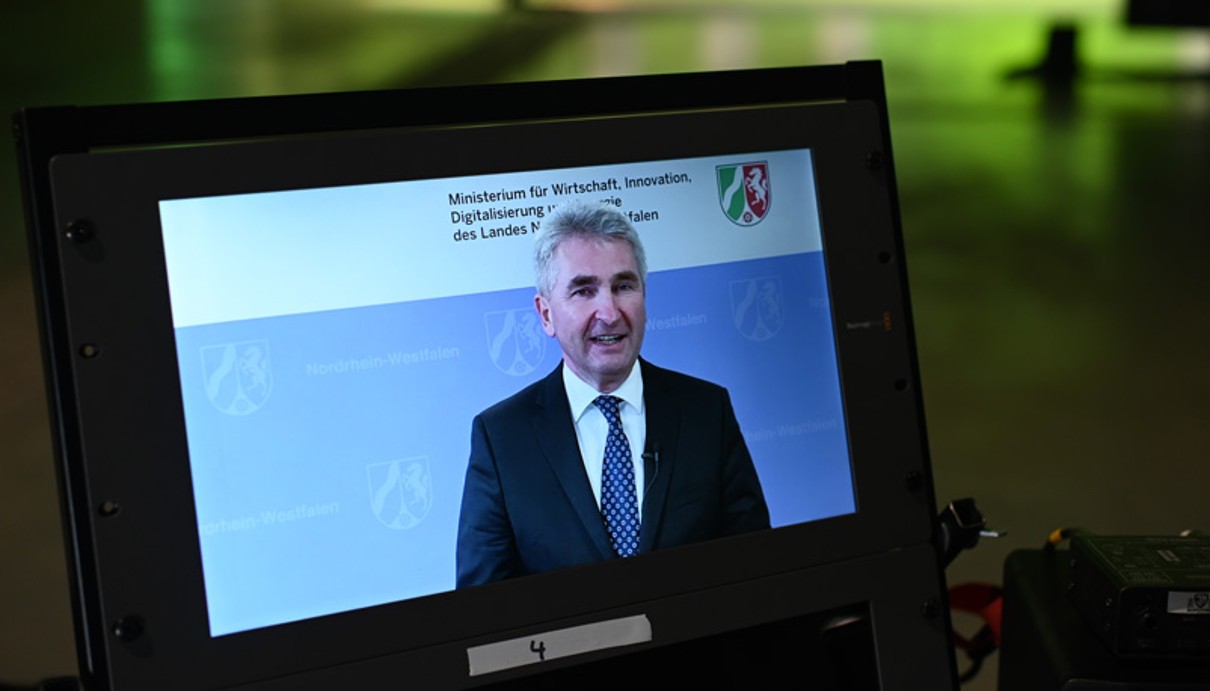 Digitalisierung in NRW - Interview mit Prof. Dr. Pinkwart Digitalisierung in NRW - Interview mit Prof. Dr. Pinkwart