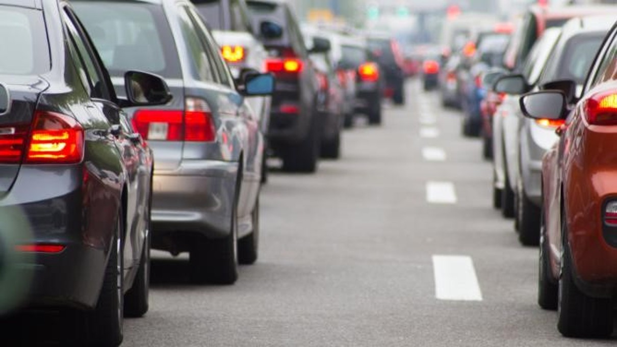 Bitkom-Studie: 6 von 10 Autofahrern informieren sich online über Staus Bitkom-Studie: 6 von 10 Autofahrern informieren sich online über Staus
